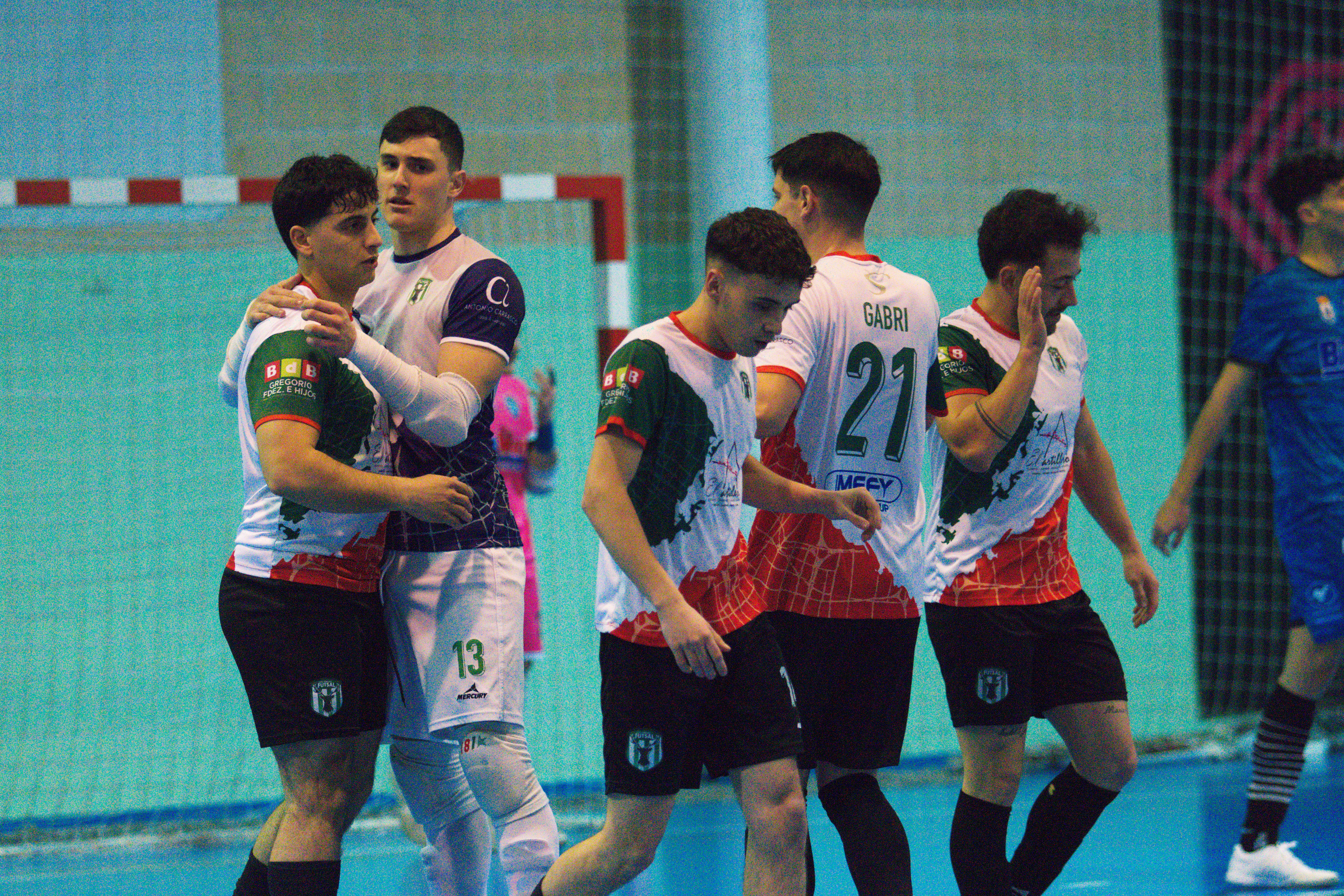 Sumamos de 3 en un pabellón repleto